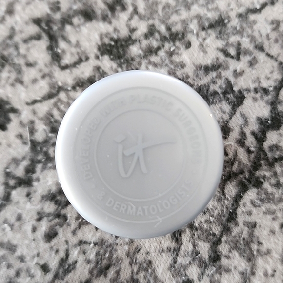 ✨️NWOB✨️ IT Confidence in a cream ✨️Transforming Moisturizing Super Cream✨️ - Picture 2 of 3